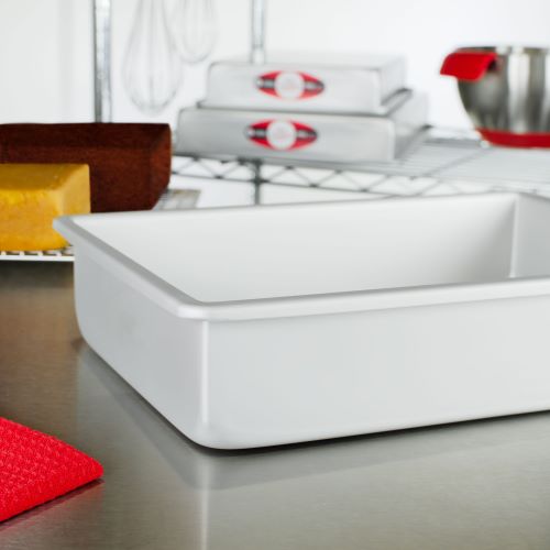 Sheet cake pan solid bottom 8x12x3