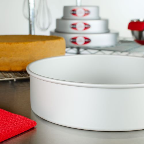 Round cake pan solid bottom 11 x 3