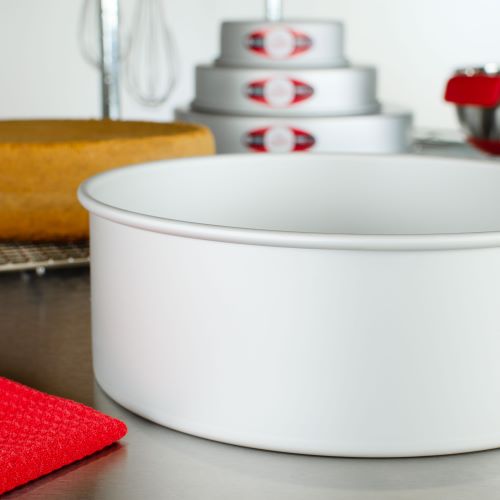 Round cake pan solid bottom 11 x 4