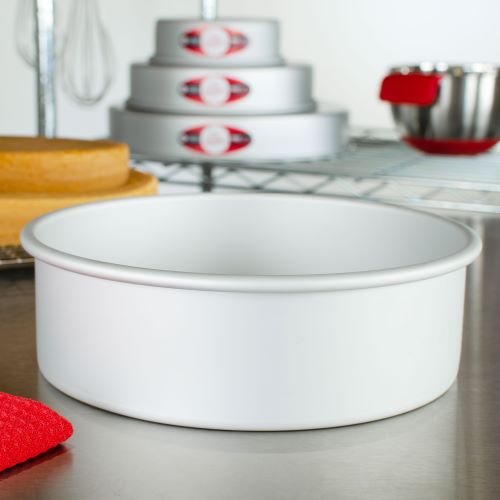 Round cake pan solid bottom 9 x 3