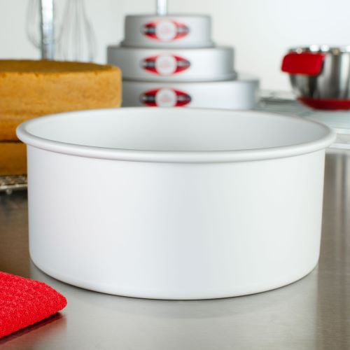Round cake pan solid bottom 9 x 4