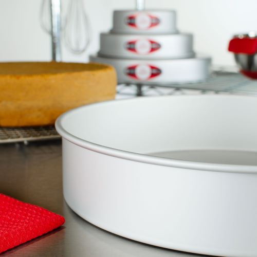 Round cake pan solid bottom 14 x 3